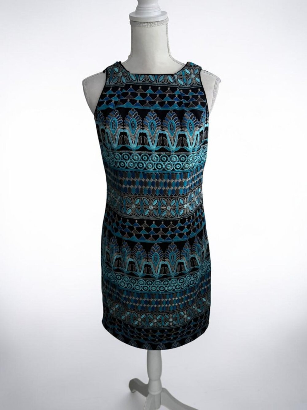 WHITE HOUSE BLACK MARKET WHBM Black Blue Embroidered Pencil Dress Size 8